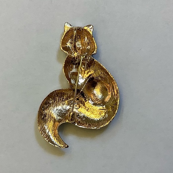 Brown and White Fox Brooch/Pendant - Picture 3 of 5